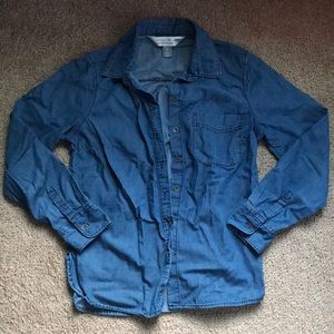 Old Navy women’s classic denim button down shirt